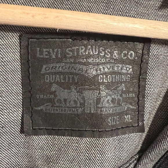 Levi’s Men’s Black Denim Trucker Jacket - Picture 3 of 8